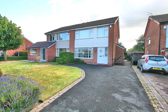 3 Bedroom Semi-Detached House To Rent In Tapley Avenue, SK12