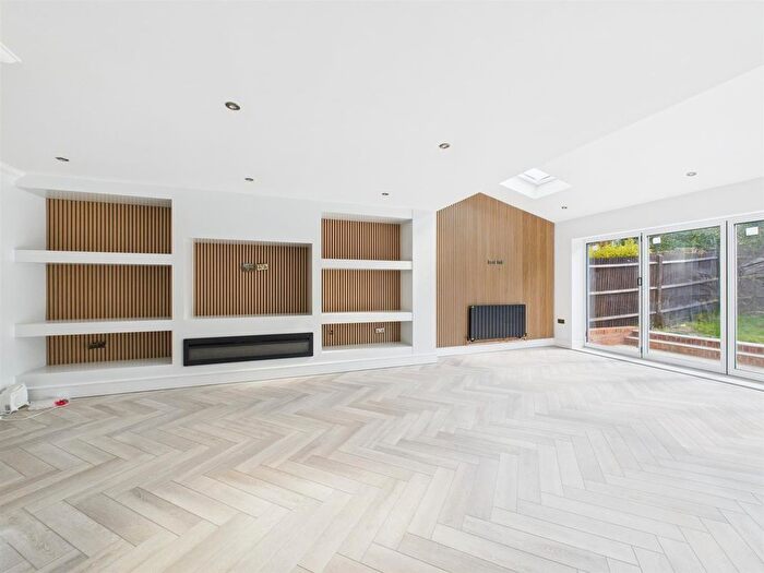 4 Bedroom Property To Rent In Cherrytrees, Coulsdon, CR5