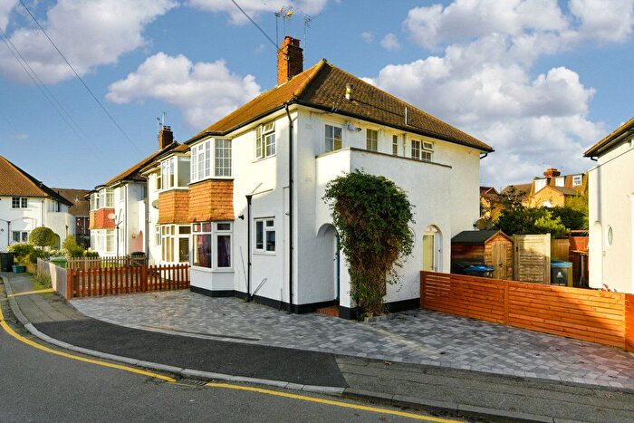 2 Bedroom Maisonette To Rent In Grove Close, Kingston, KT1