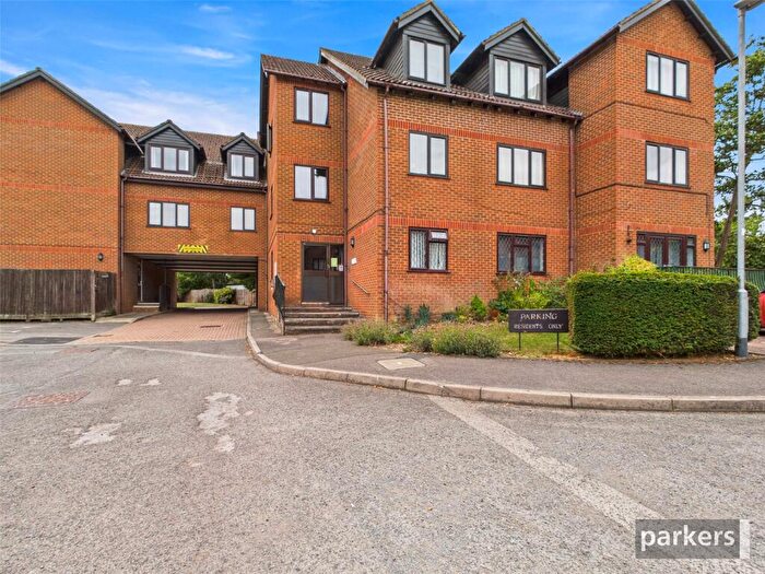 2 Bedroom Apartment For Sale In Sadlers Court, Winnersh, Wokingham, RG41