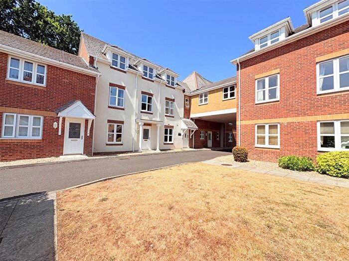 3 Bedroom Flat For Sale In Bells Lane, Stubbington, Fareham, PO14