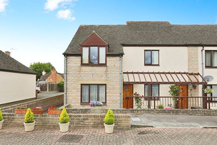 2 Bedroom Flat For Sale In Kingsdale Court, Broadway, WR12