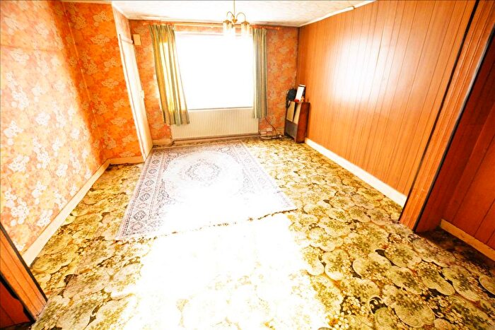 3 Bedroom Terraced House For Sale In Cranleigh Road, Feltham, Middlesex, TW13
