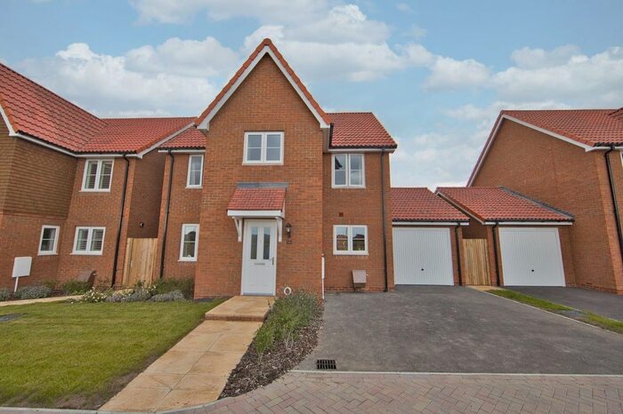 4 Bedroom Detached House For Sale In Blackmill Way, Sandwich, CT13