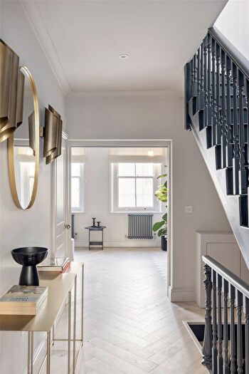 2 Bedroom Flat For Sale In Kensington Gardens Square, London, W2