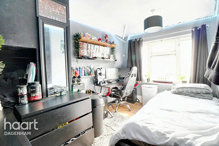 2 Bedroom End Of Terrace House For Sale In Babington Road, Dagenham, RM8