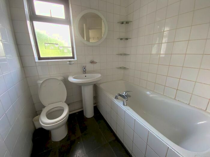 1 Bedroom Flat For Sale In Beechwood Court, Turner Street, Birmingham, B11