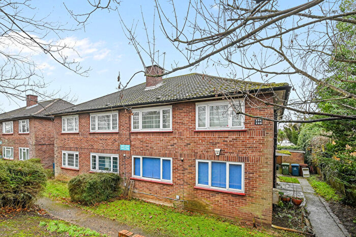 2 Bedroom Maisonette For Sale In Headstone Lane, Harrow, HA2