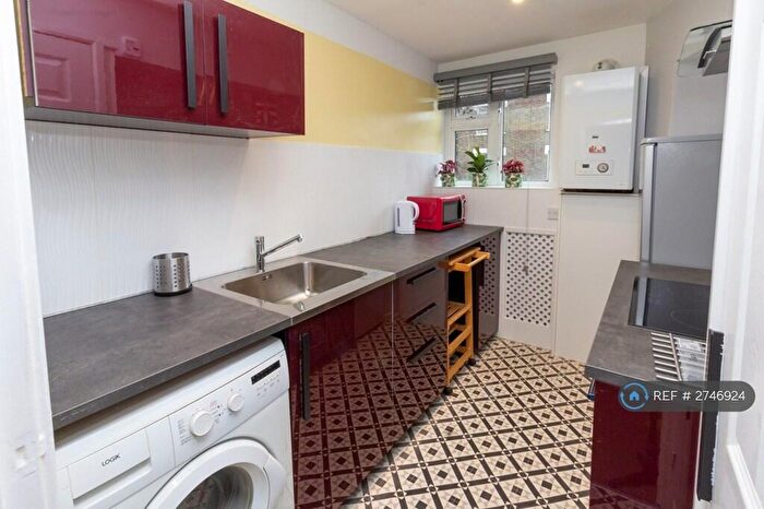 2 Bedroom Flat To Rent In East Street, London, SE17