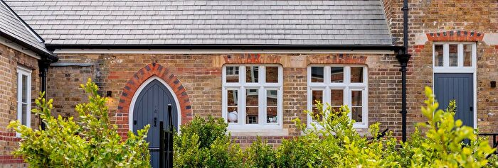 3 Bedroom Flat For Sale In Enfield, Enfield, EN4