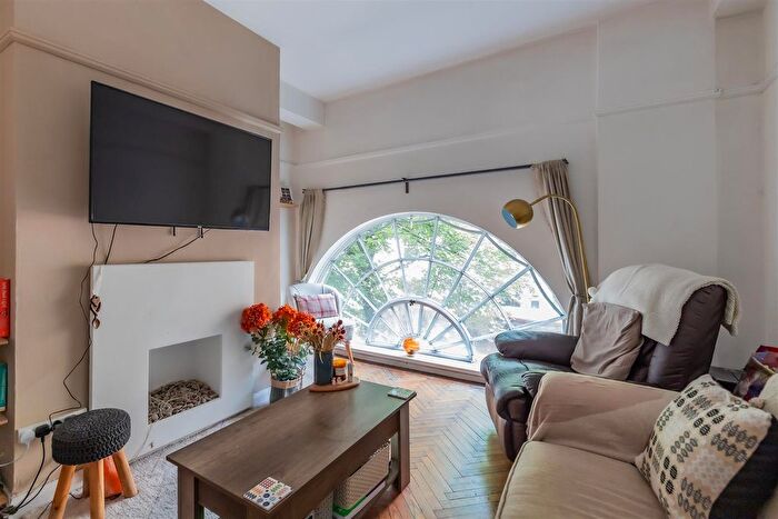 2 Bedroom Flat For Sale In Westgate Street, Cardiff City Centre, Cardiff, CF10