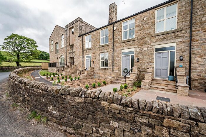 3 Bedroom Town House For Sale In Burtons Mill, Newchurch-In-Pendle, Burnley, BB12