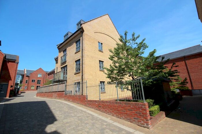 2 Bedroom Flat To Rent In Coopers Yard, Hitchin, SG5