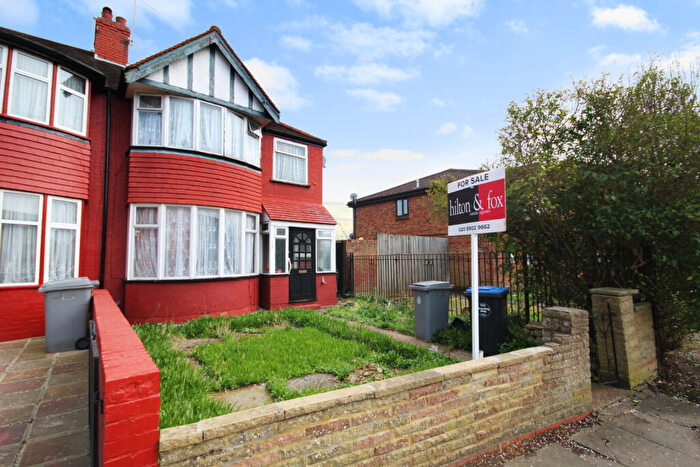 3 Bedroom End Of Terrace House For Sale In Lancelot Road, Wembley, Middlesex, HA0