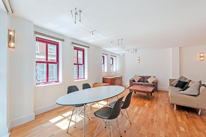 3 Bedroom Flat To Rent In Quaker Street, Shoreditch, E1