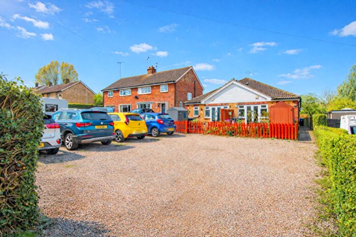 1 Bedroom Bungalow For Sale In The Magpies, Potter Street, Harlow, CM17