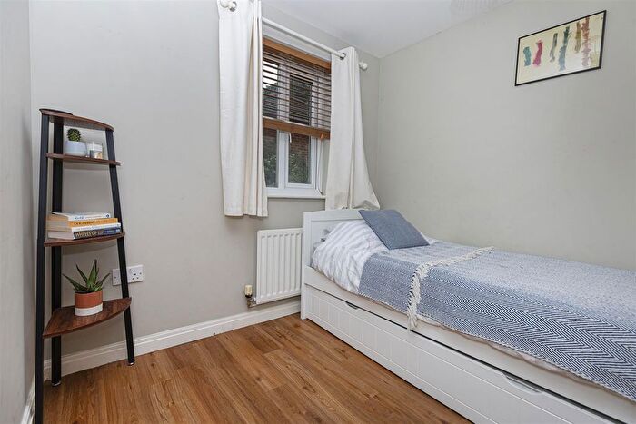 4 Bedroom Town House To Rent In Birchwood Close, Lindley, Huddersfield, HD3