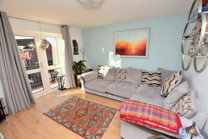 3 Bedroom Terraced House To Rent In Kingfisher Way, B30