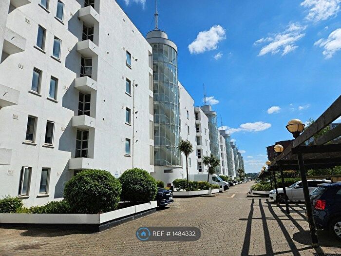 2 Bedroom Flat To Rent In Barrier Point Road, London, E16