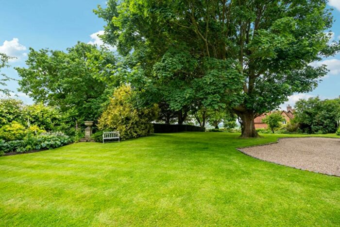 4 Bedroom Cottage For Sale In Thame Road, Chilton, HP18