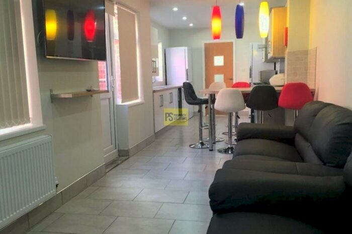 6 Bedroom Terraced House To Rent In First Avenue - Ensuite Student Property, B29