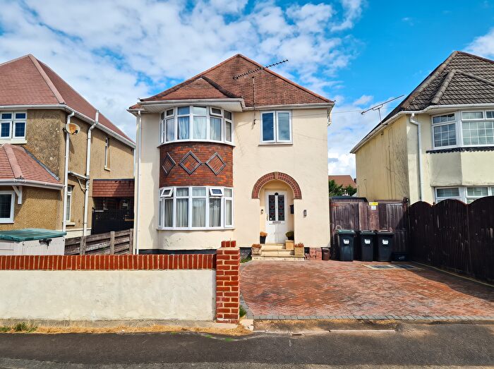 3 Bedroom Detached House For Sale In Hounsdown Avenue, SO40