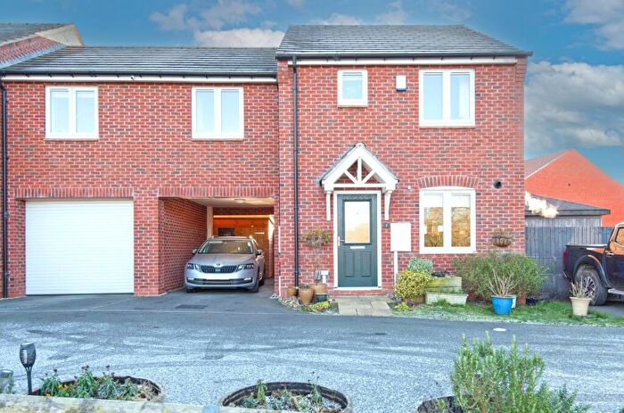 3 Bedroom Link Detached House For Sale In Scafell Avenue, Chesterfield, S41