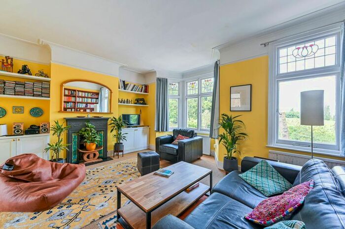 2 Bedroom Maisonette To Rent In Brockwell Park Gardens, Poet's Corner, London, SE24