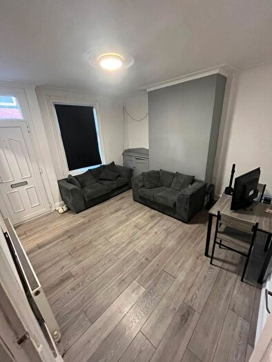 2 Bedroom House To Rent In Thornville Mount, Leeds, LS6