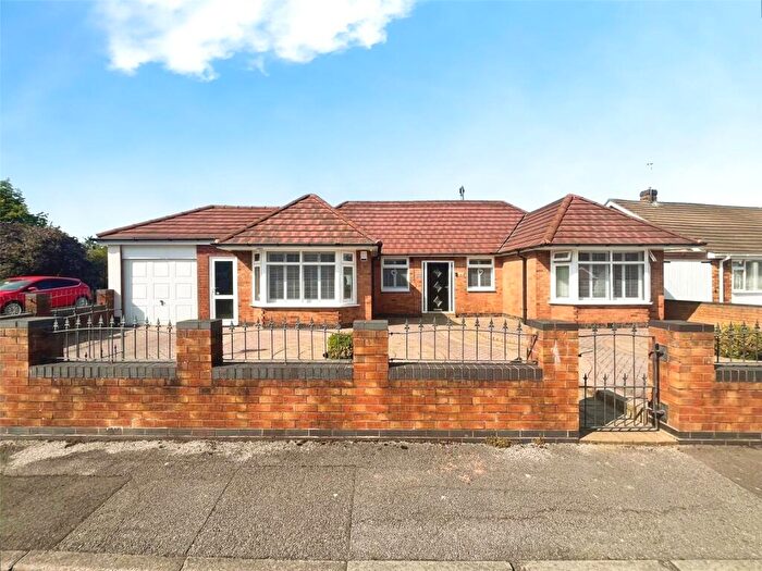 3 Bedroom Bungalow For Sale In Topps Heath, Bedworth, Warwickshire, CV12