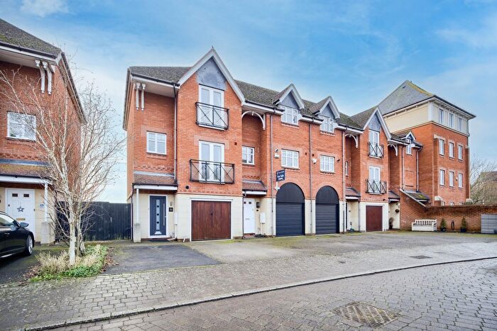 3 Bedroom Terraced House For Sale In Lingfield Crescent, Stratford-Upon-Avon, Warwickshire, CV37