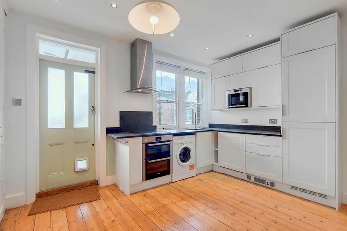 3 Bedroom Flat To Rent In Bedroom Mansion Apartment, Streatham High Road, London, SW16