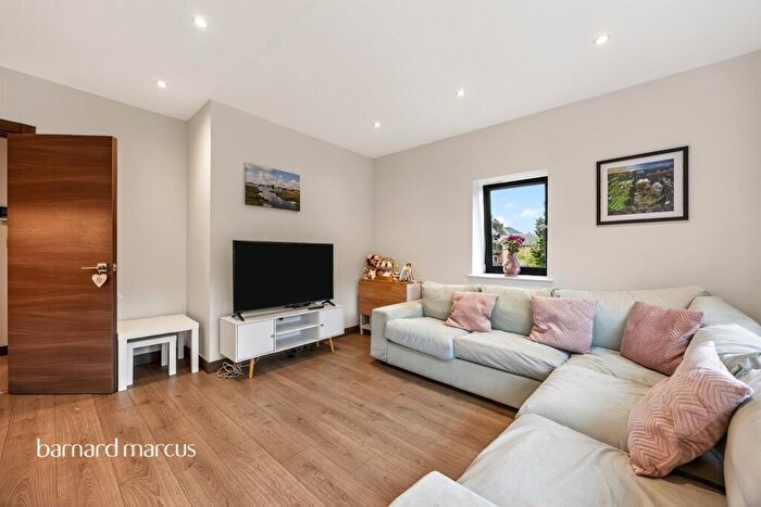 1 Bedroom Flat For Sale In Croydon Road, Caterham, CR3