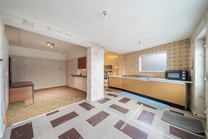 3 Bedroom Semi-Detached House For Sale In Ivanhoe Drive, Harrow, HA3