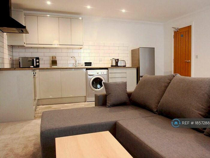 2 Bedroom Flat To Rent In M J B Apartments, Lowestoft, NR32