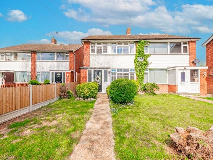 3 Bedroom Semi Detached House For Sale In Hilary Crescent, Rayleigh, SS6