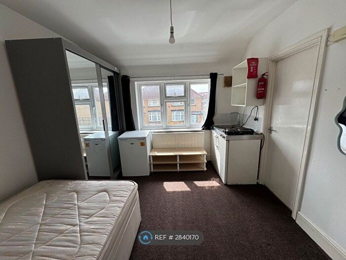 Studio To Rent In Percival Road, Feltham, TW13