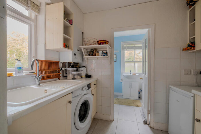 1 Bedroom Flat For Sale In Balham Park Road, London, SW12