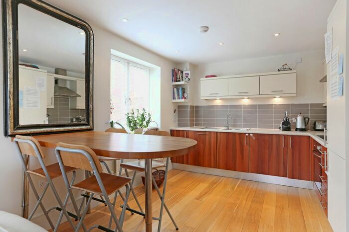 2 Bedroom Flat To Rent In Worple Road, London, SW19