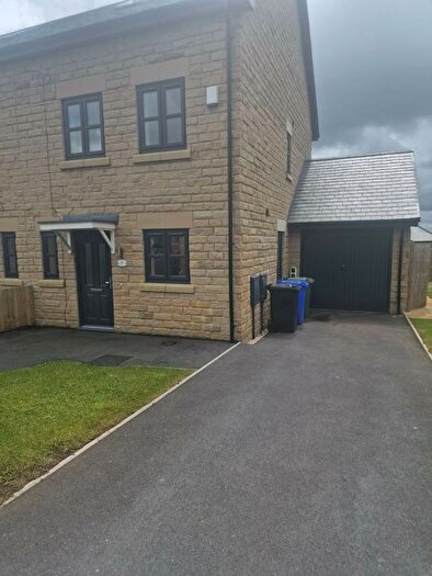 4 Bedroom Semi-Detached House To Rent In Goodshawfold Road, Rossendale, BB4
