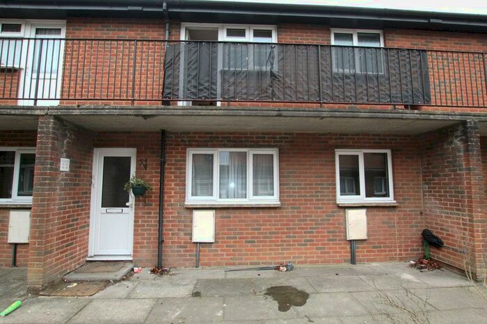 1 Bedroom Flat To Rent In Flat, Old Park Court, Old Park Avenue, Canterbury, CT1