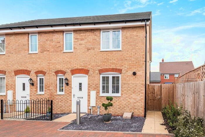 3 Bedroom Semi-Detached House To Rent In Shackleton Gardens, Flitwick MK45