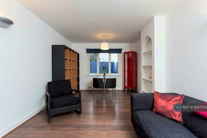 2 Bedroom Flat To Rent In Brymay Close, Bow, E3