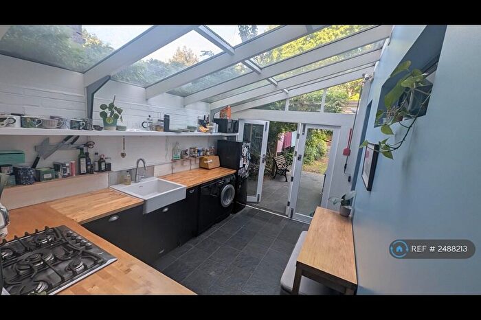 3 Bedroom Flat To Rent In Milton Road, London, SE24