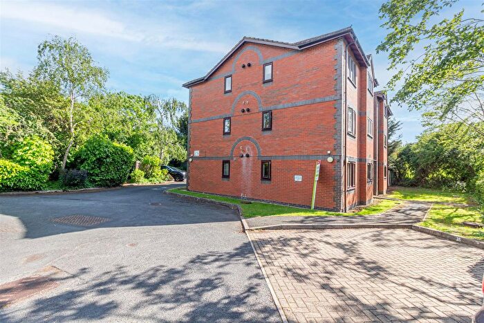 1 Bedroom Flat For Sale In Badger Gardens, Worcester, WR5