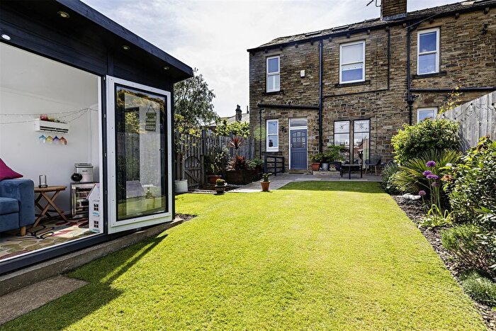 4 Bedroom End Terrace House For Sale In Forrest Avenue, Marsh, Huddersfield, HD1