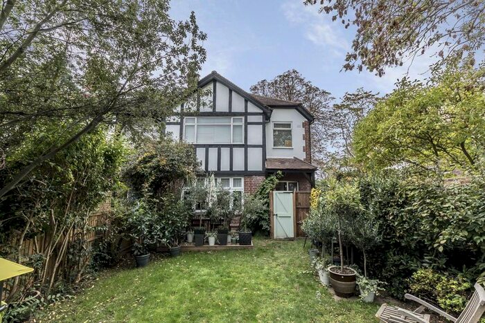 2 Bedroom Flat To Rent In Park Road, Teddington TW11