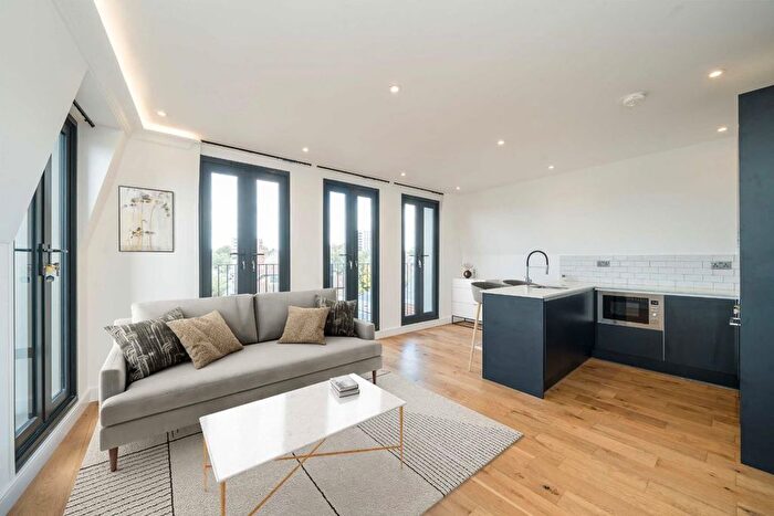 2 Bedroom Flat For Sale In Uxbridge Road, Ealing, W13