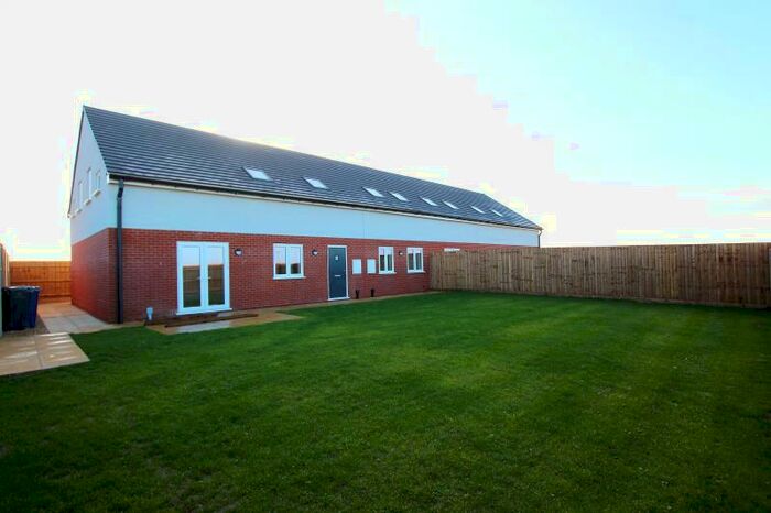 6 Bedroom Semi-Detached House To Rent In Tower Farm Barns, New Long Drove, Holme, Peterborough, PE7