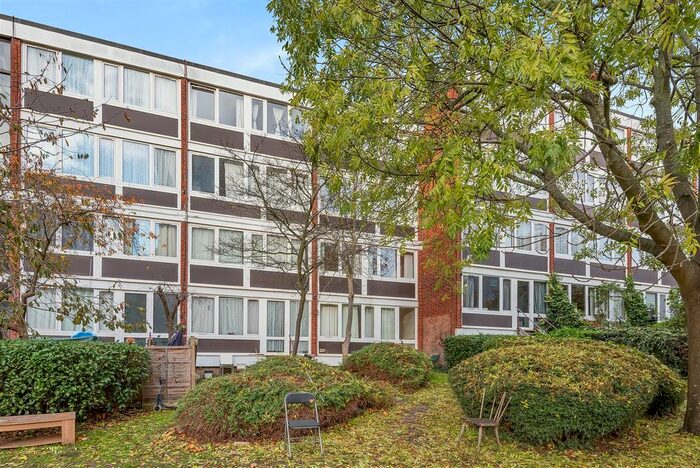 4 Bedroom Flat To Rent In Sherfield Gardens, London, SW15